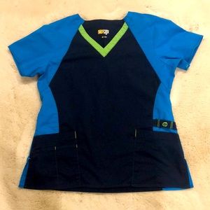Wonder Winks Flex scrub top, Medium, like new